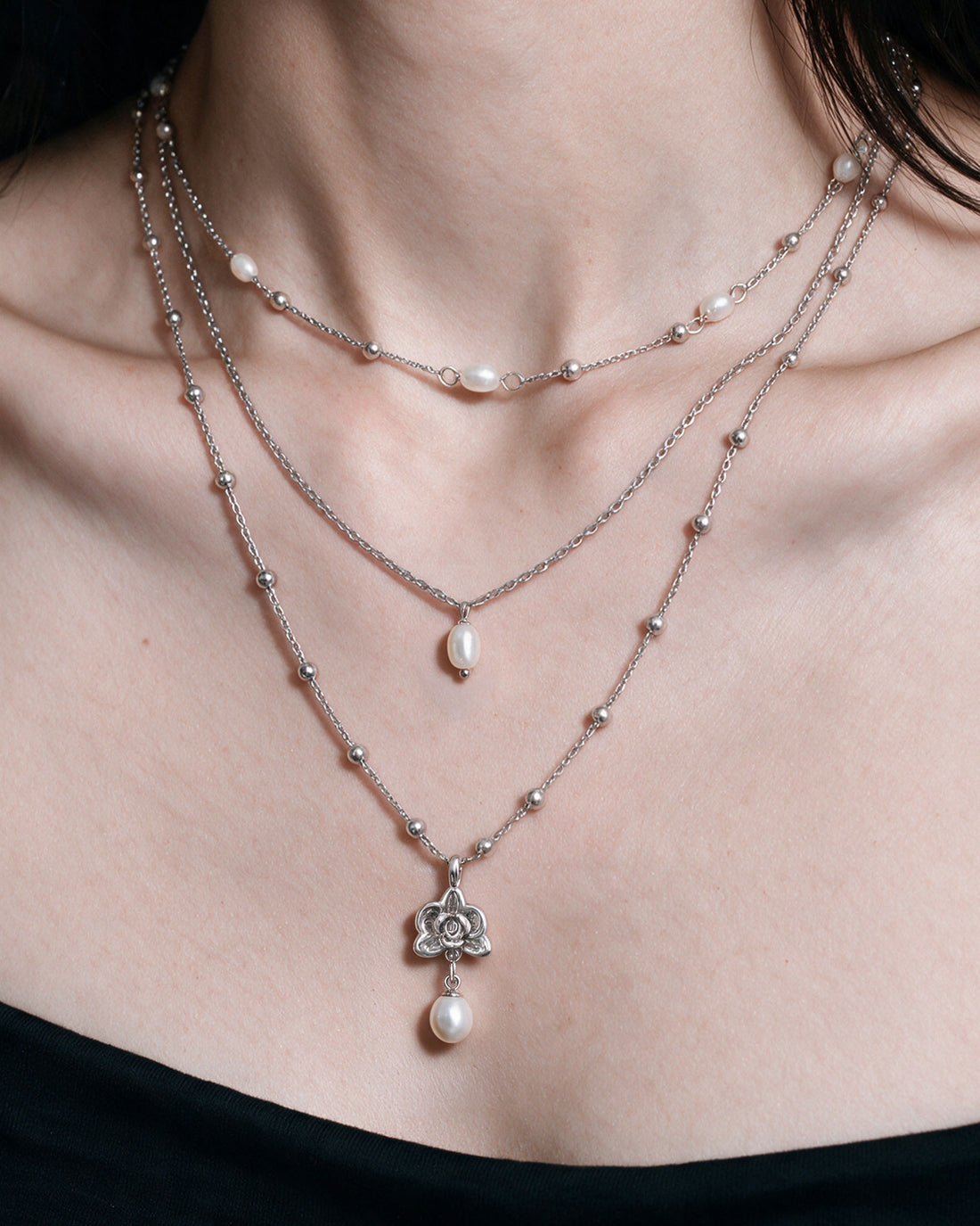 Orchid Pearl Trio Necklace Set in silver, worn by a model