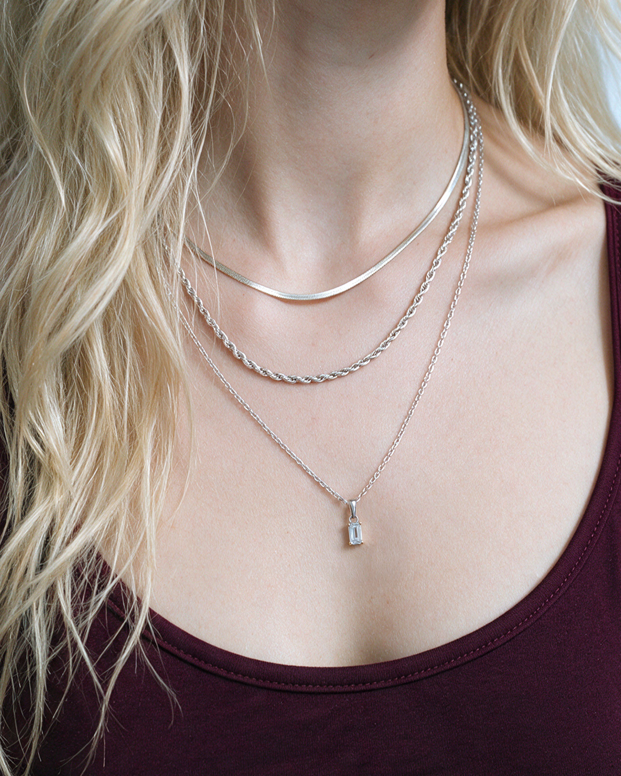 Thin Rope Emerald Set in silver, worn by a model